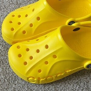 NWOT Women’s/Men’sYellow CROCS